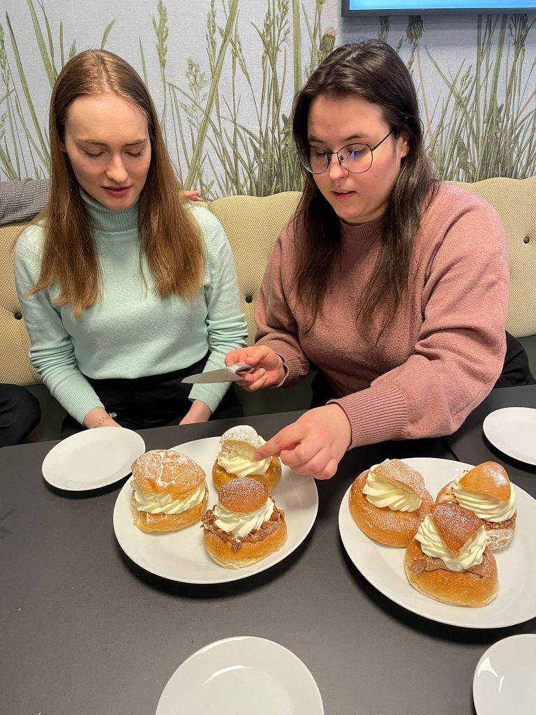 Cutting the semlas