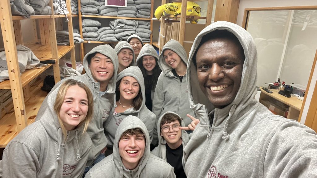 Selfie with excited digital ambassadors in KI-DA hoodies at our first meet-up.