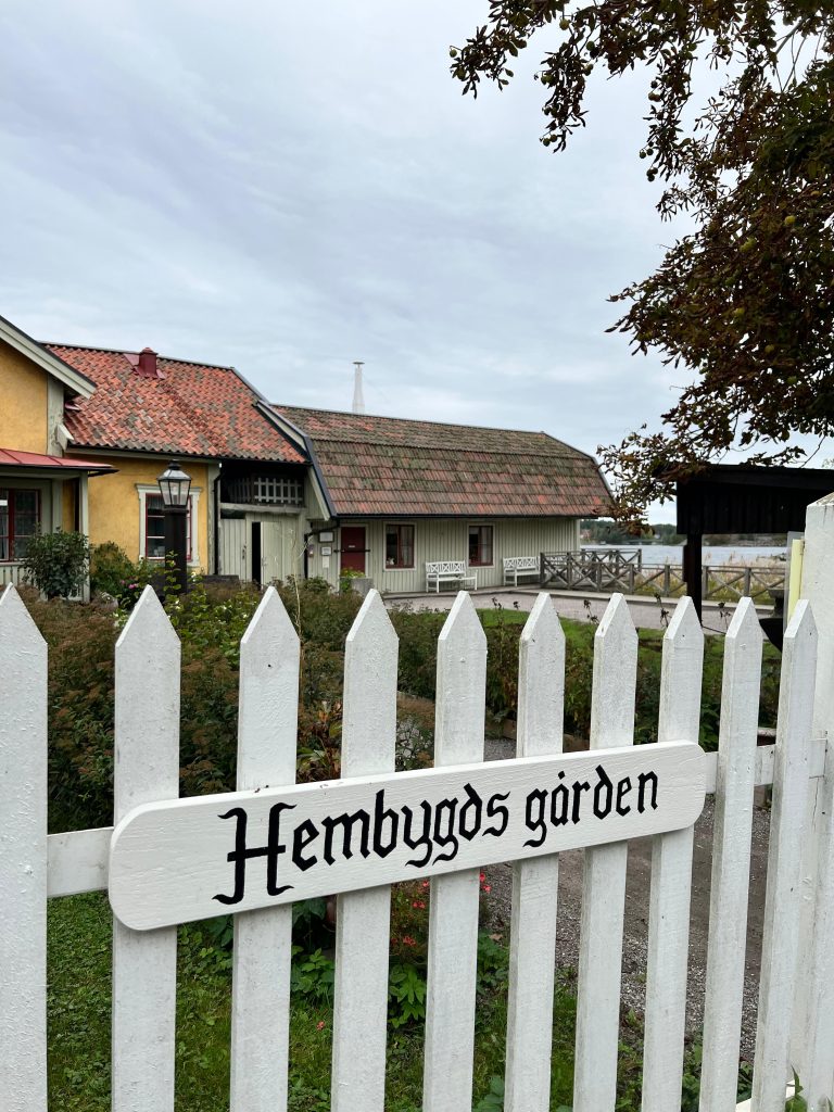 Visiting Vaxholm's old town and gardens in the last days of summer 