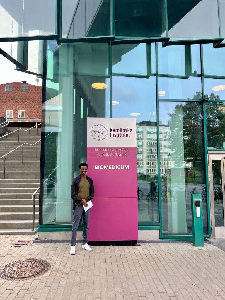 Me standing in front of Biomedicum, before becoming a digital ambassador at KI