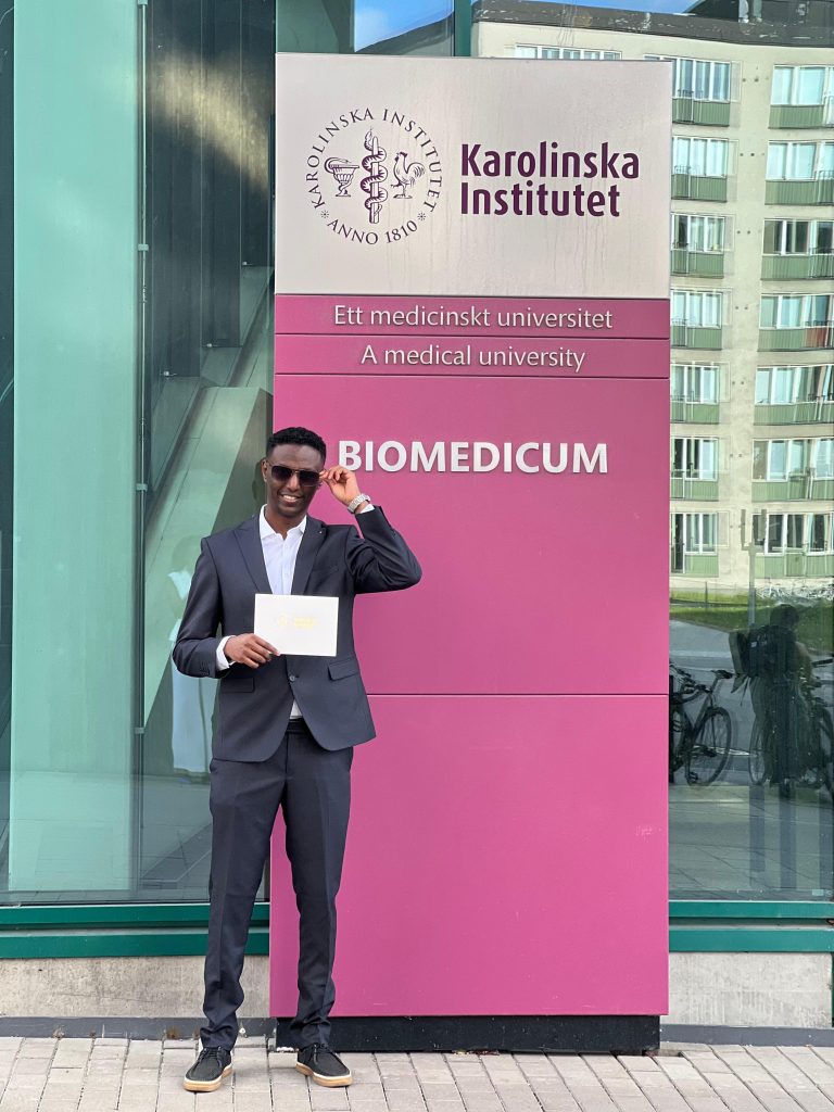 Me standing in front of Biomedicum, after becoming a digital ambassador at KI during graduation