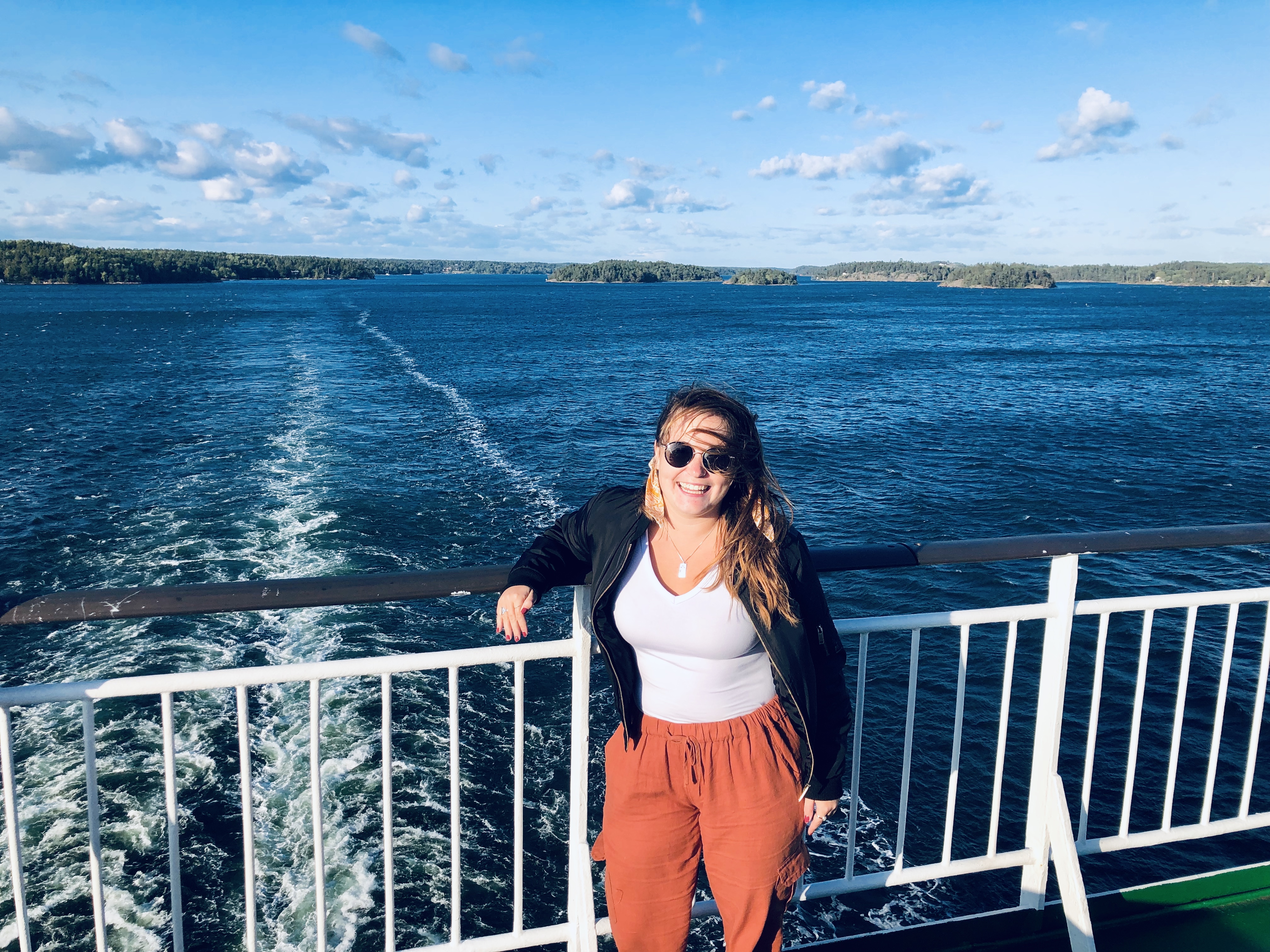 A picture from a boat looking out at the Stockholm Archipelago