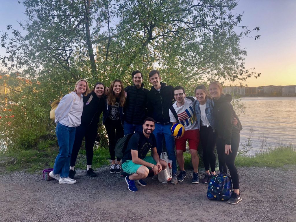 Friends in front of the water at Tanto park