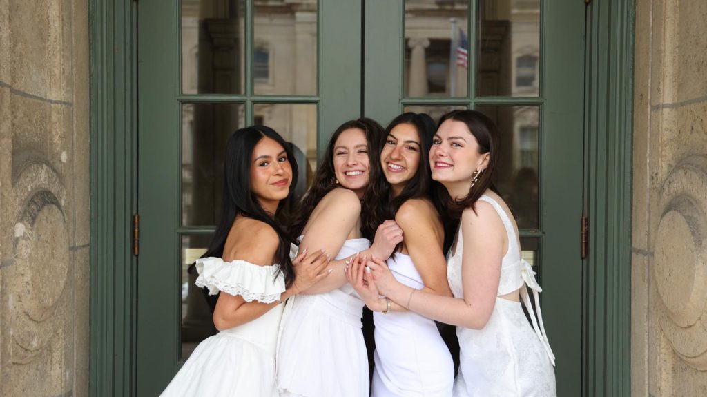 Robin and her college friends. Photo credits: Robin Jolly