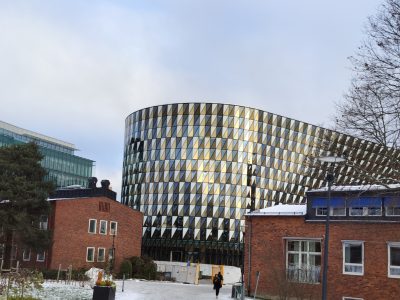 Aula Medica between two brick houses