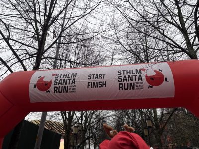 Santa Run starting banner on a cloudy winter day