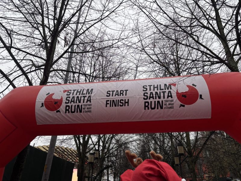 Santa Run starting banner on a cloudy winter day