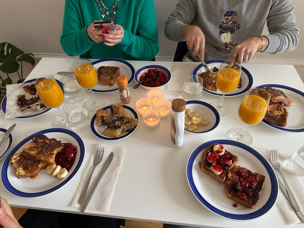 Brunch at Noemi's to forget the darkness! Photo credit: Luis Barcena